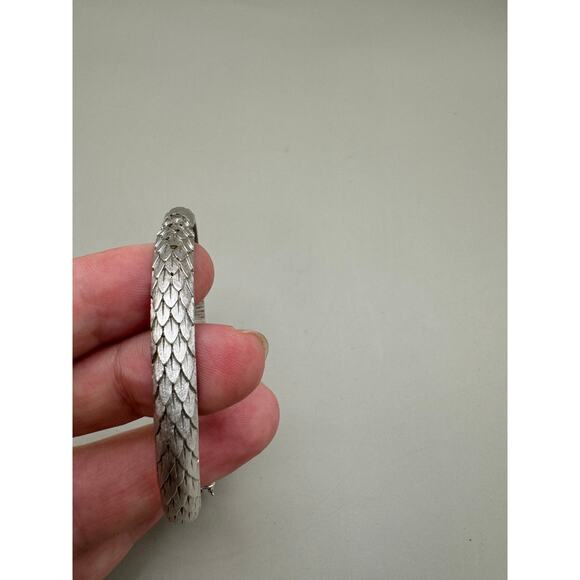 Vintage Crown Trifari Brushed Silver Tone Feathers Hinged Bracelet - Picture 8 of 12